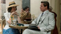 Una mezcla de Bastardos sin Gloria y Mr. & Mrs. Smith, con una pizca de Casablanca